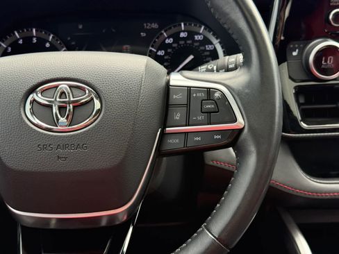 Used 2021 Toyota Highlander XSE FWD image 11
