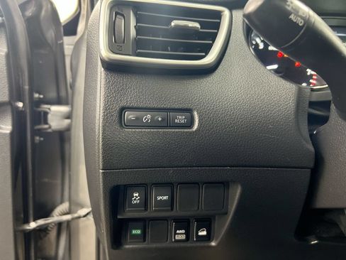 Used 2015 Nissan Rogue SV AWD/4WD image 18
