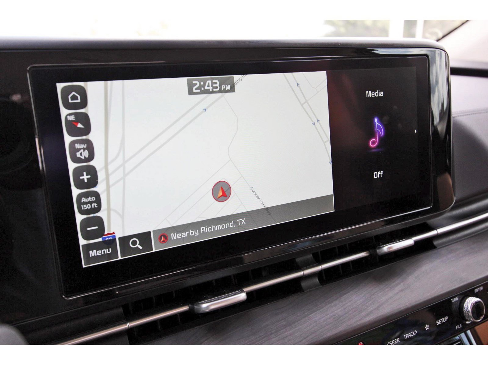 Used 2024 Kia Carnival EX FWD image 27