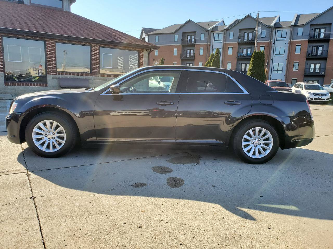 Used 2012 Chrysler 300 RWD image 4