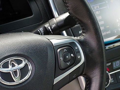 Used 2015 Toyota Camry XLE w/ Moonroof Package FWD image 19