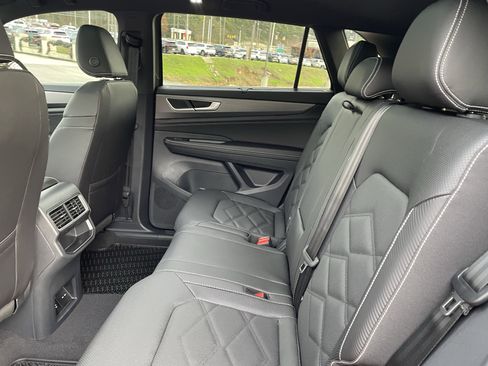 New 2026 Volkswagen Atlas Cross Sport SE FWD image 10