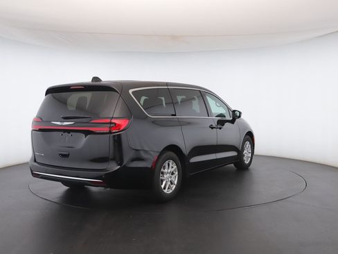 New 2026 Chrysler Pacifica Select image 27