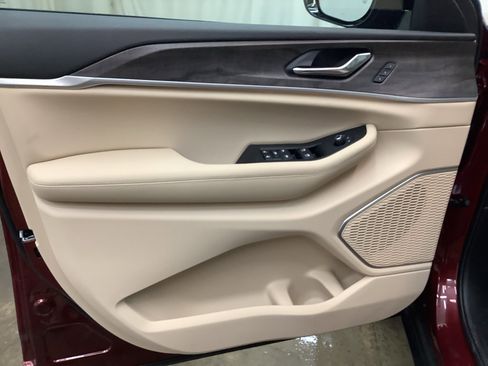 New 2026 Jeep Grand Cherokee L Limited image 12