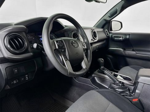 Used 2021 Toyota Tacoma TRD Sport image 7