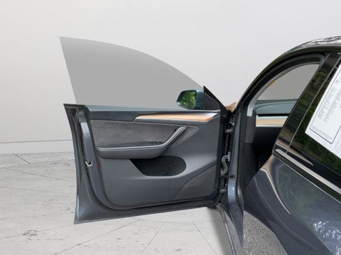 Used 2023 Tesla Model Y AWD image 10