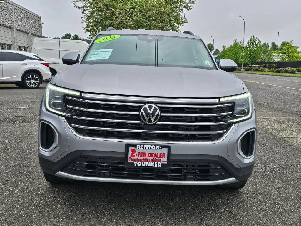 Used 2025 Volkswagen Atlas SE AWD/4WD image 2