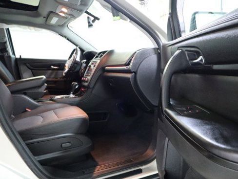 Used 2015 GMC Acadia SLE image 10