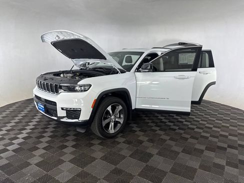 Used 2025 Jeep Grand Cherokee L Limited w/ Luxury Tech Group II AWD/4WD image 11