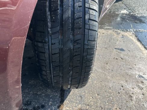 Used 2012 Lincoln MKZ image 37