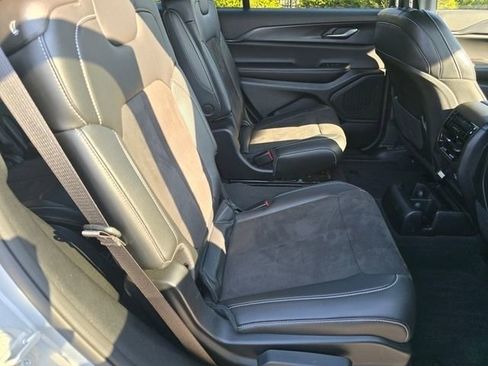 Used 2023 Jeep Grand Cherokee L Laredo AWD/4WD image 34