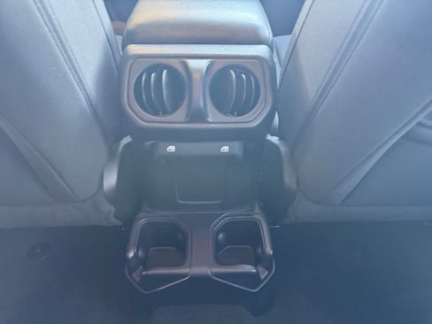 Used 2019 Jeep Wrangler Unlimited Sport S AWD/4WD image 16
