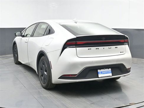 Used 2023 Toyota Prius LE image 8