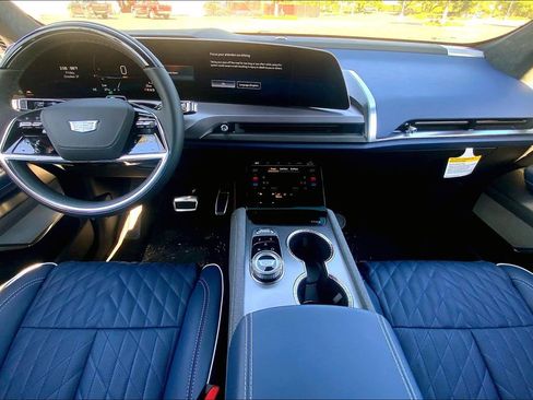 New 2026 Cadillac Vistiq Premium Luxury AWD/4WD image 7