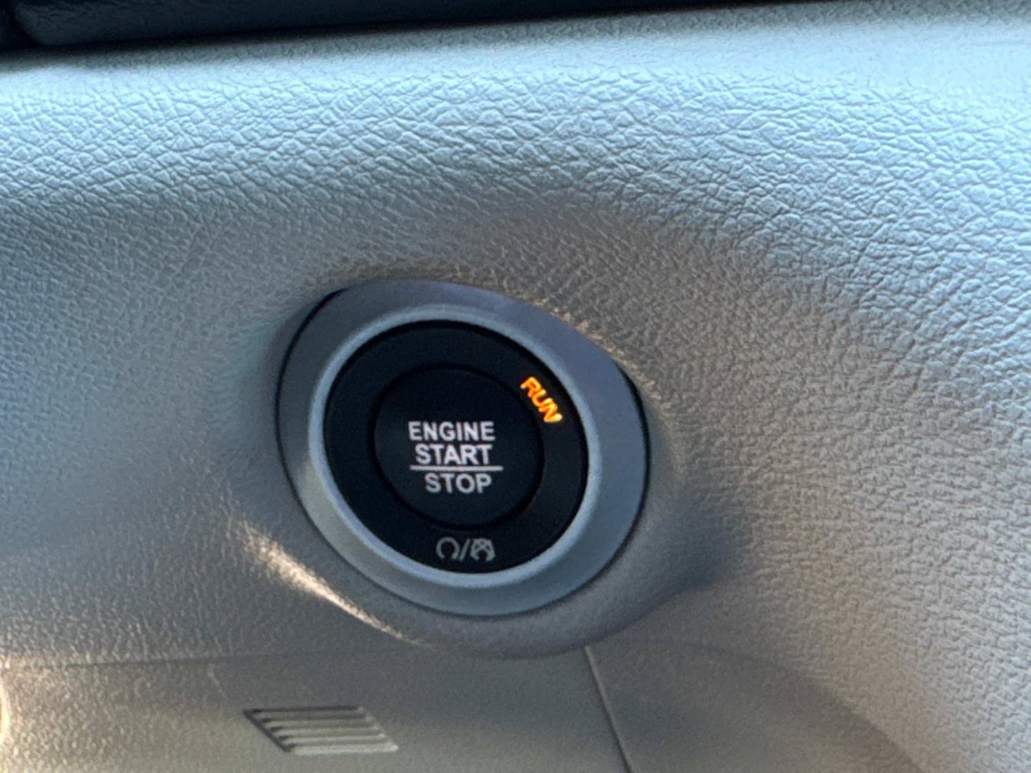 Used 2019 Chrysler Pacifica Touring-L FWD image 38
