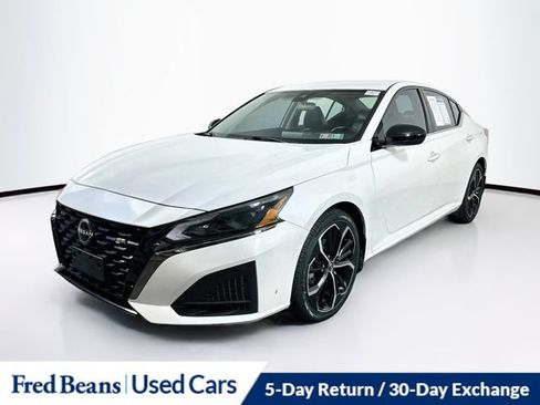 Used 2023 Nissan Altima 2.5 SR FWD image 3
