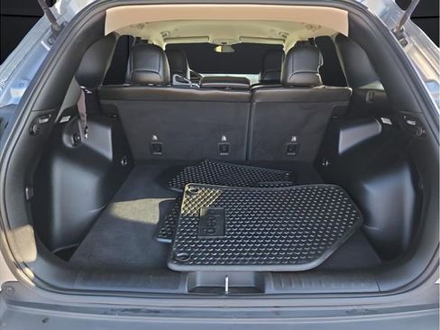 Used 2019 Jeep Cherokee Latitude Plus w/ Cold Weather Group image 14