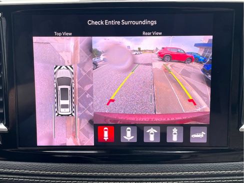 Used 2021 Chrysler Pacifica Limited w/ Uconnect Theater Family Group FWD image 16