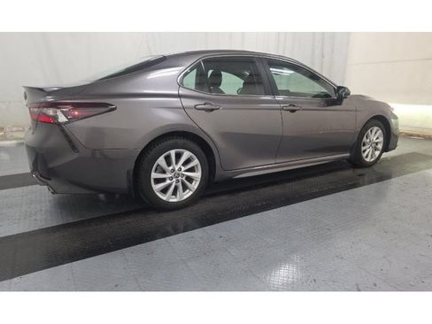 Used 2023 Toyota Camry SE FWD image 3