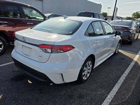 Used 2023 Toyota Corolla LE FWD image 2
