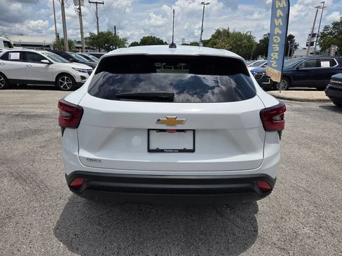 Used 2024 Chevrolet Trax LS FWD image 12