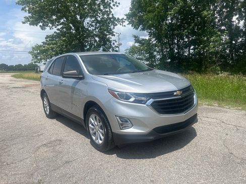 Used 2021 Chevrolet Equinox LS FWD image 1
