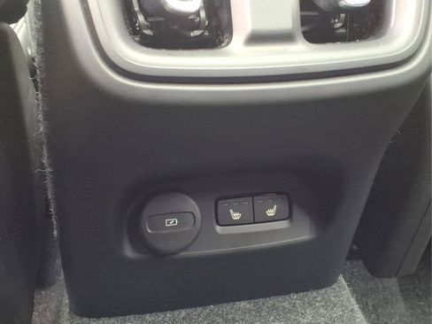 Certified 2026 Volvo XC40 B5 Plus AWD/4WD image 16