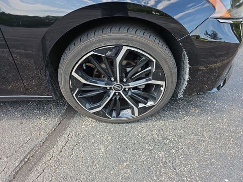 Used 2024 Nissan Altima 2.5 SR FWD image 10