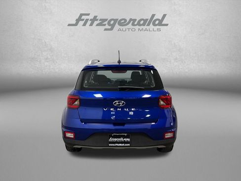 Used 2023 Hyundai Venue SEL FWD image 4