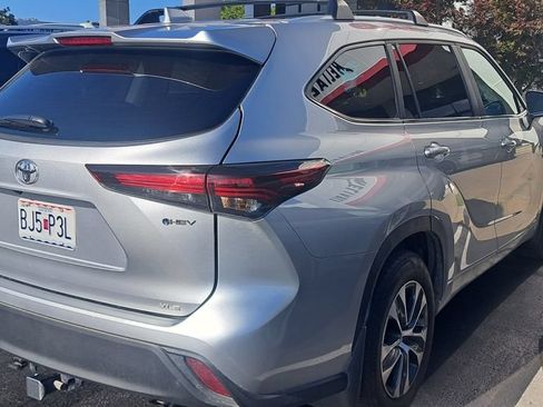 Used 2025 Toyota Highlander XLE AWD/4WD image 5
