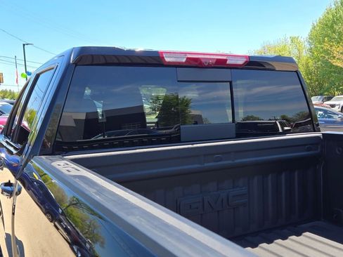 Used 2025 GMC Sierra 1500 AT4 w/ AT4 Premium Package AWD/4WD image 19