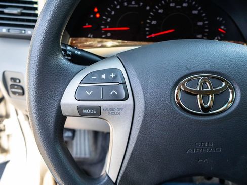 Used 2010 Toyota Camry LE FWD image 29