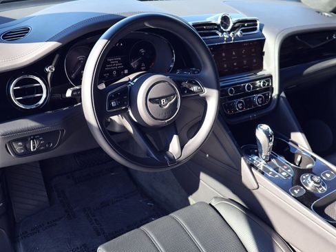 Certified 2022 Bentley Bentayga image 4