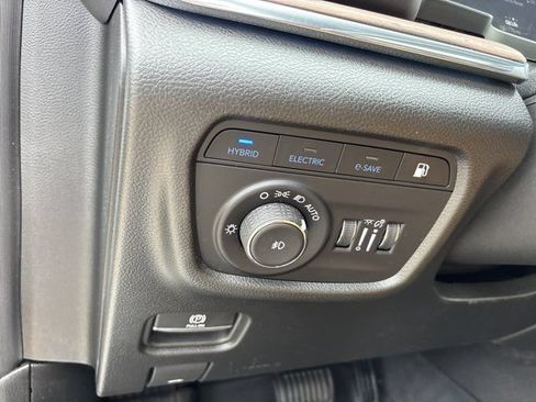 Used 2022 Jeep Grand Cherokee Summit w/ Advanced Protech Group IV AWD/4WD image 26