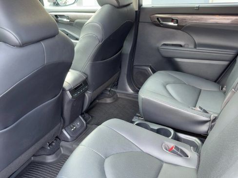 Used 2020 Toyota Highlander Limited AWD/4WD image 11