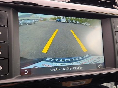 Used 2017 Jaguar F-PACE Premium image 18