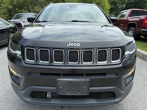 Used 2017 Jeep Compass Latitude w/ Popular Equipment Group AWD/4WD image 2