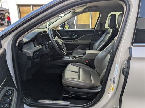 Used 2023 Lincoln Corsair FWD w/ Towing Package image 10