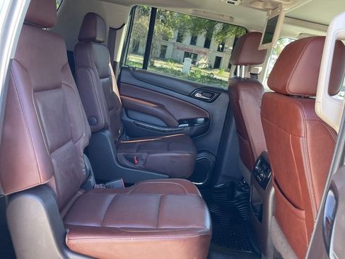 Used 2019 Chevrolet Suburban Premier image 10