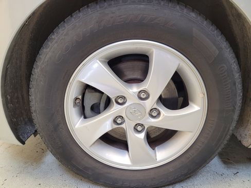 Used 2015 Hyundai Elantra SE image 31