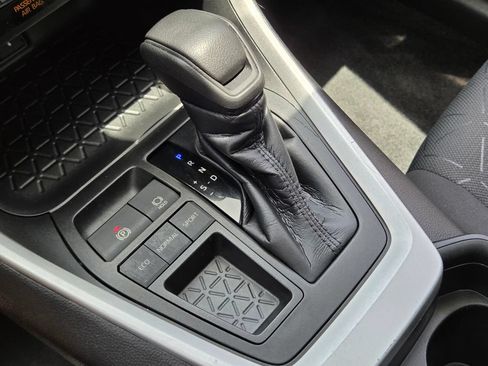 Used 2021 Toyota RAV4 XLE w/ Convenience Package FWD image 30