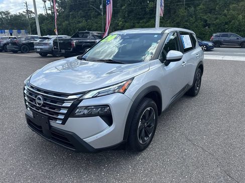 Used 2024 Nissan Rogue SV AWD/4WD image 12