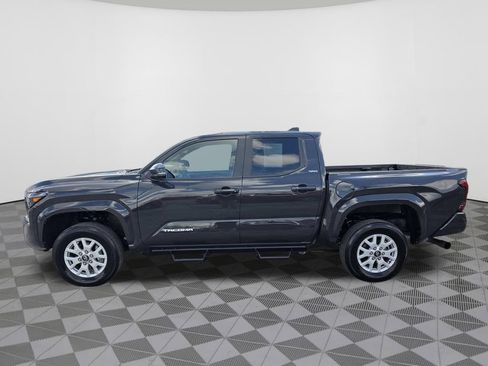 Used 2025 Toyota Tacoma SR5 AWD/4WD image 12