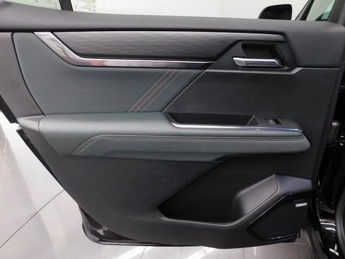 Used 2024 GMC Acadia AT4 w/ Luxury Package image 24