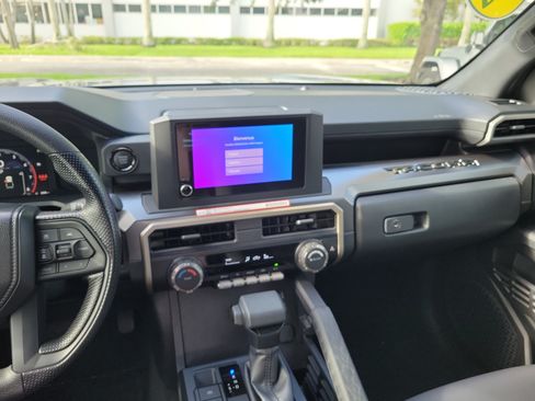 Certified 2025 Toyota Tacoma SR5 AWD/4WD image 17