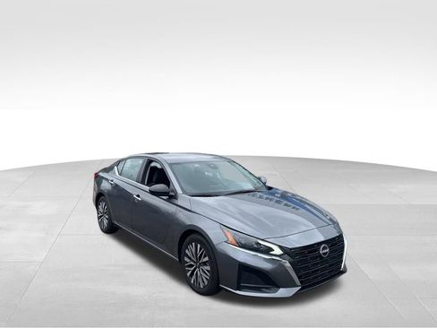 Used 2024 Nissan Altima 2.5 SV FWD image 35
