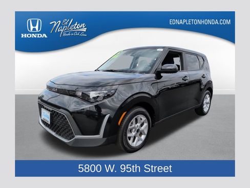 Used 2025 Kia Soul LX FWD image 1
