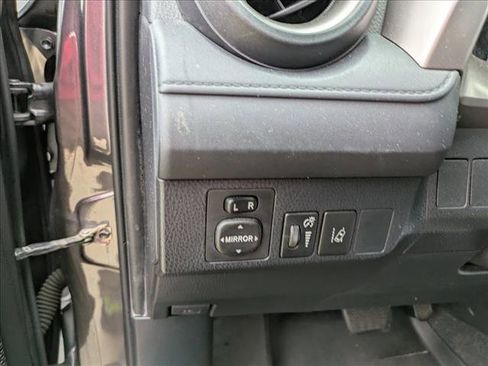 Used 2017 Toyota RAV4 LE image 13