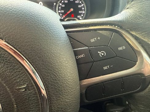 Used 2022 Jeep Renegade Limited w/ Sun, Sound & Wheels Group AWD/4WD image 20