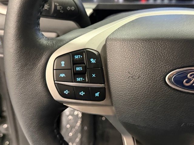 Used 2023 Ford Explorer XLT w/ Equipment Group 202A AWD/4WD image 14